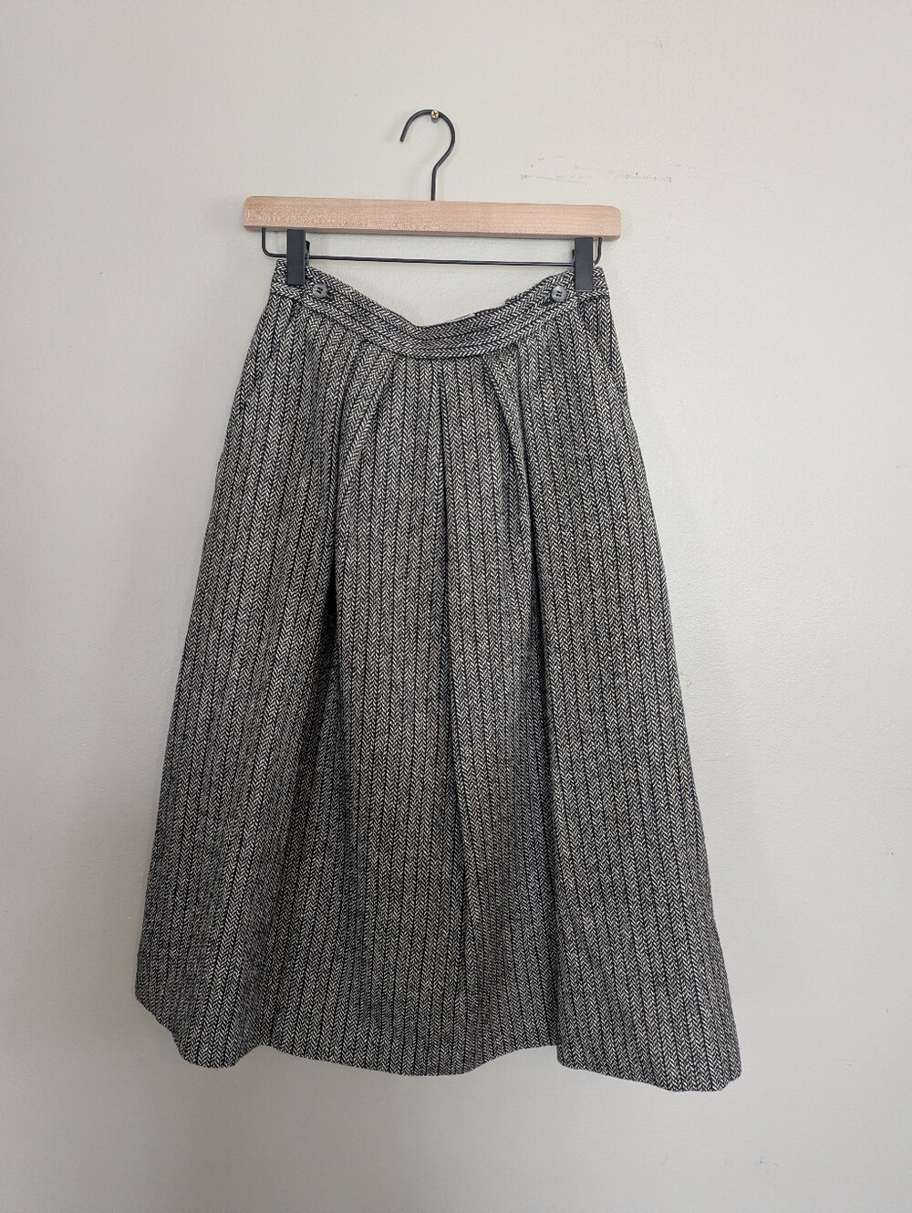 Vintage Liz Claiborne Gray Herringbone A-Line Wool And Silk Pleated Midi Skirt